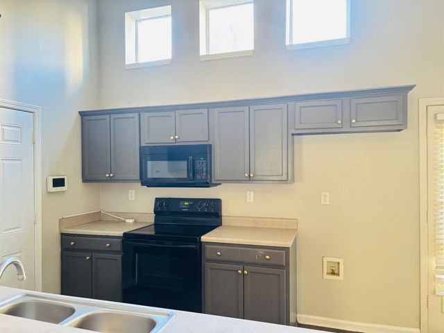 7105 QUEENS CROWN DR, Unincorporated, TN 38125