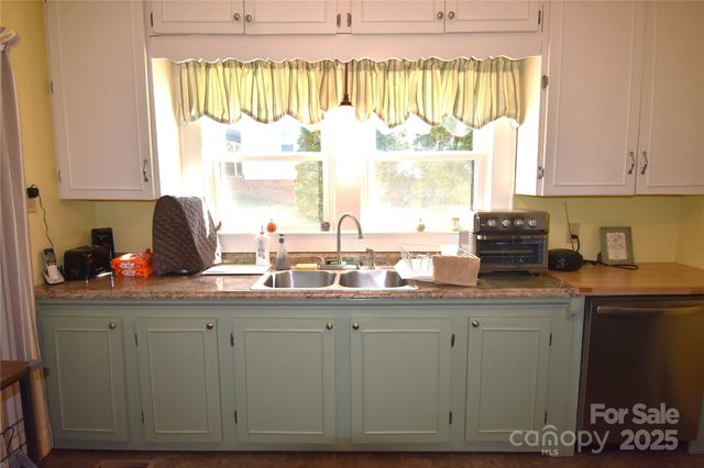 103 W Herman Street, Newton, NC 28658