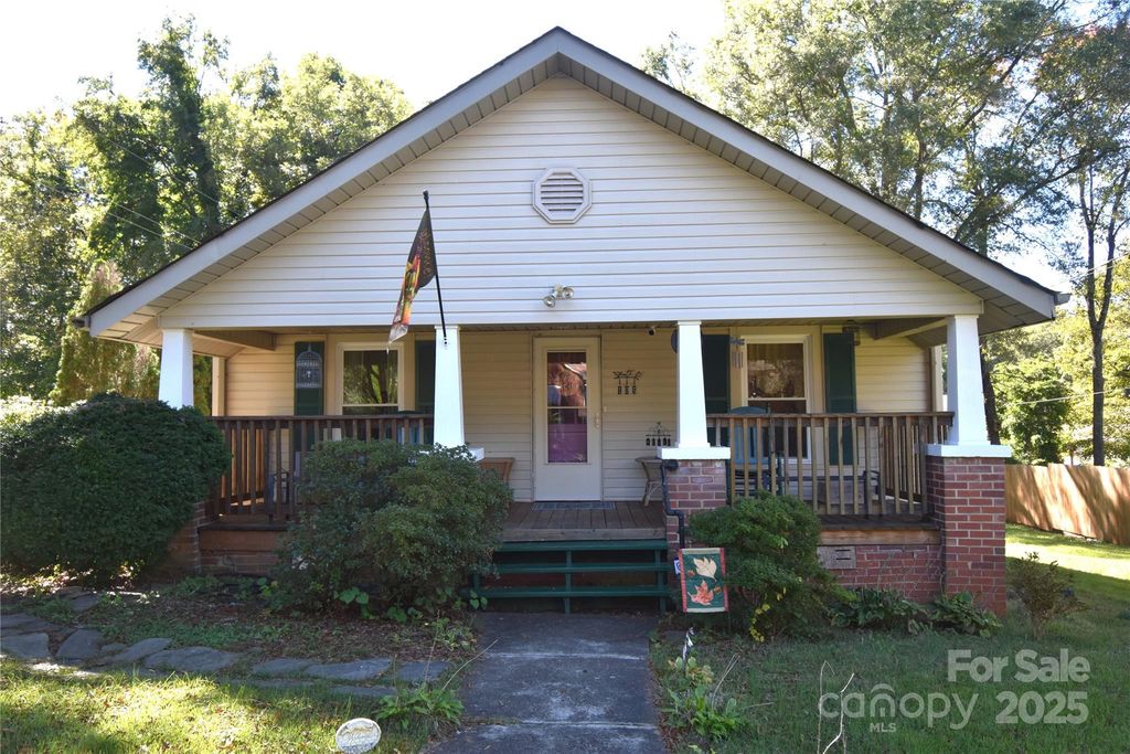 103 W Herman Street, Newton, NC 28658