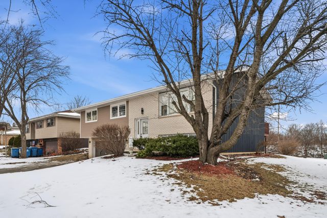 2417 Hickory Drive, Dyer, IN 46311