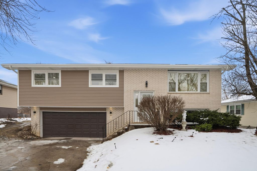 2417 Hickory Drive, Dyer, IN 46311