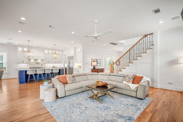 319 E 26th Street, Houston, TX 77008