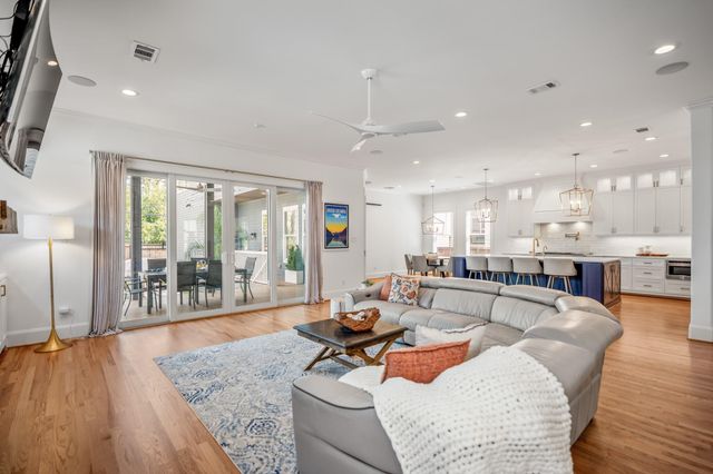 319 E 26th Street, Houston, TX 77008