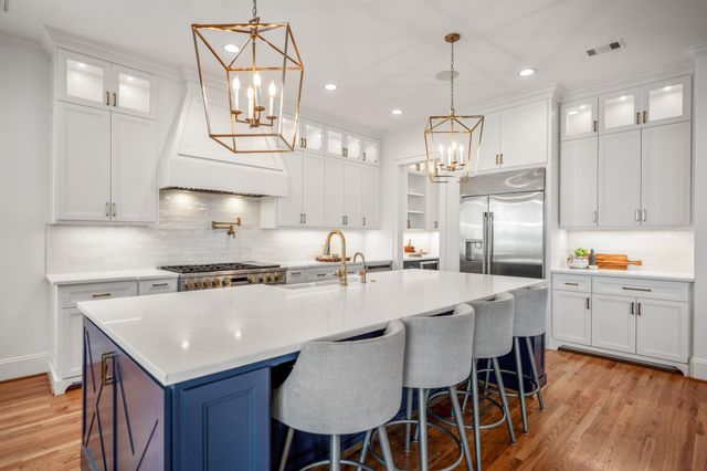 319 E 26th Street, Houston, TX 77008