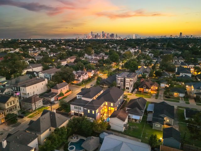 319 E 26th Street, Houston, TX 77008