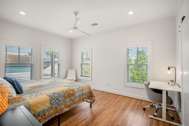 319 E 26th Street, Houston, TX 77008