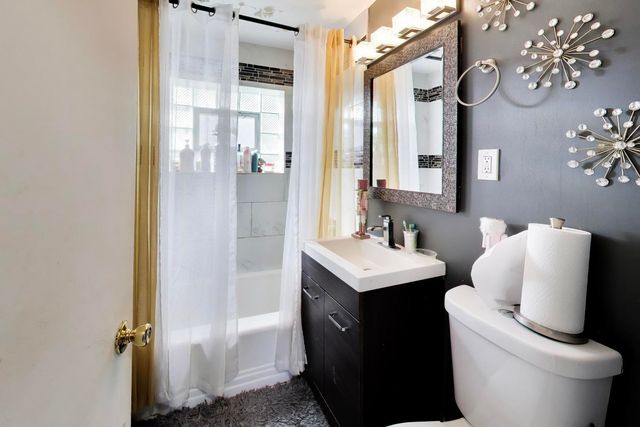8017 S Sacramento Avenue, Chicago, IL 60652