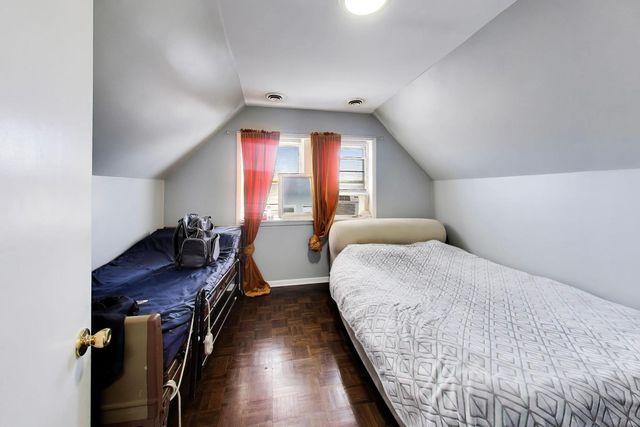 8017 S Sacramento Avenue, Chicago, IL 60652