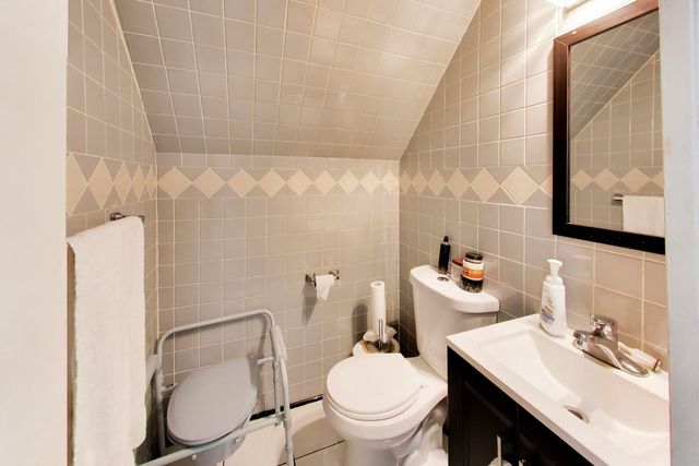 8017 S Sacramento Avenue, Chicago, IL 60652