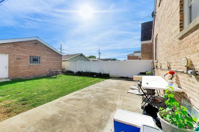 8017 S Sacramento Avenue, Chicago, IL 60652