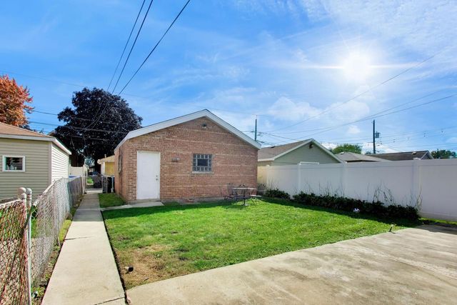 8017 S Sacramento Avenue, Chicago, IL 60652