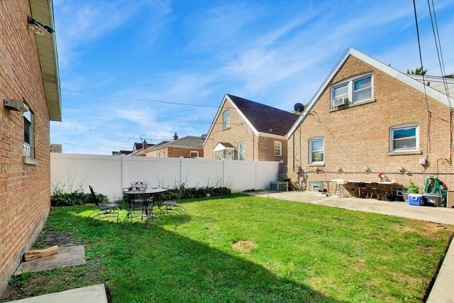 8017 S Sacramento Avenue, Chicago, IL 60652