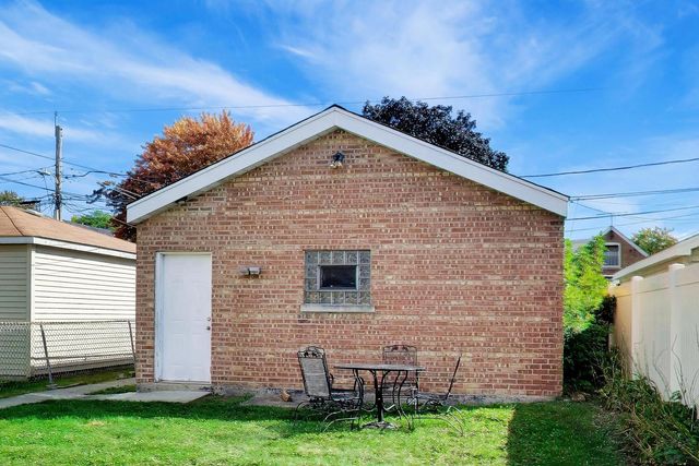 8017 S Sacramento Avenue, Chicago, IL 60652