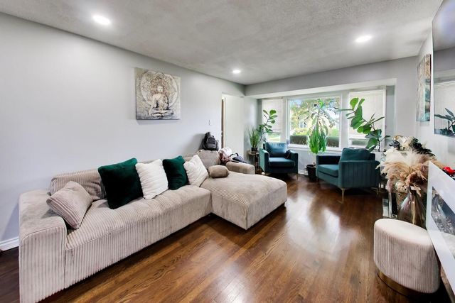 8017 S Sacramento Avenue, Chicago, IL 60652