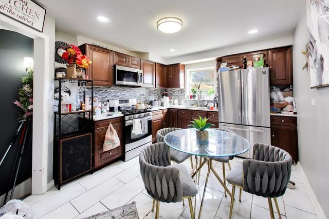 8017 S Sacramento Avenue, Chicago, IL 60652