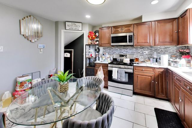 8017 S Sacramento Avenue, Chicago, IL 60652