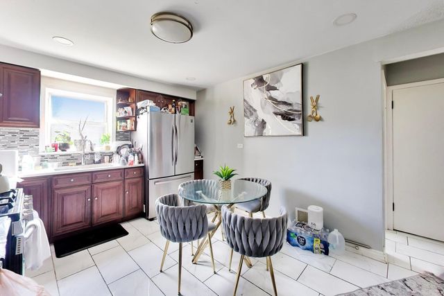 8017 S Sacramento Avenue, Chicago, IL 60652