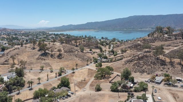 1 Mountain View Way, Lake Elsinore, CA 92530