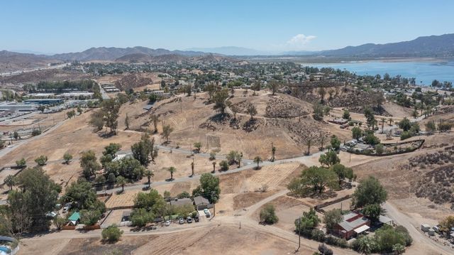1 Mountain View Way, Lake Elsinore, CA 92530