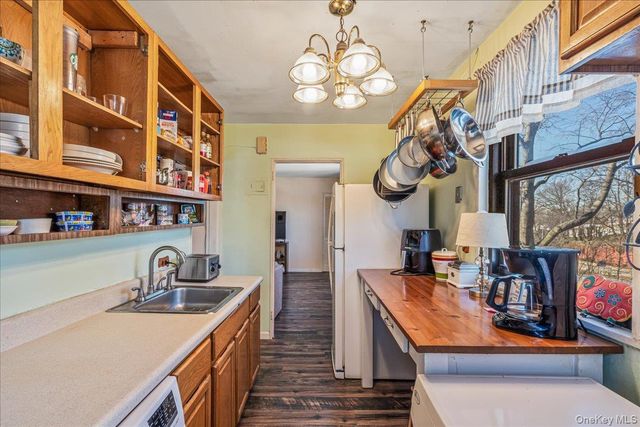 242-68 Horace Harding Expressway upper, Douglaston, NY 11362