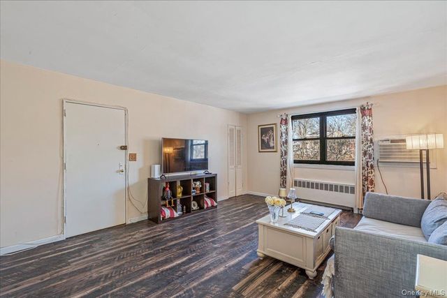 242-68 Horace Harding Expressway upper, Douglaston, NY 11362