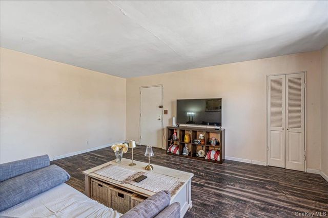 242-68 Horace Harding Expressway upper, Douglaston, NY 11362