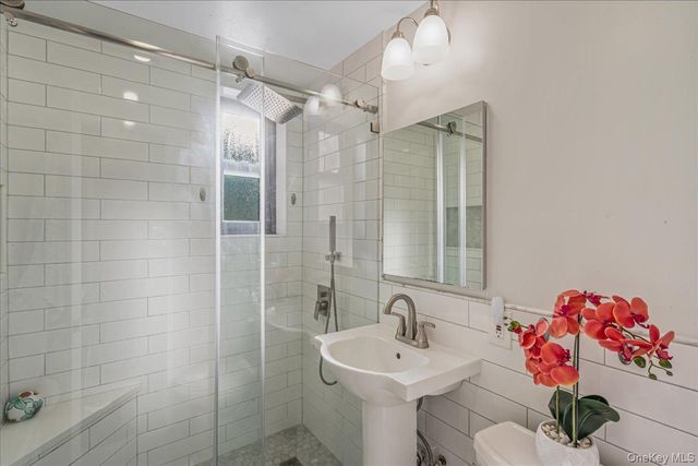 242-68 Horace Harding Expressway upper, Douglaston, NY 11362