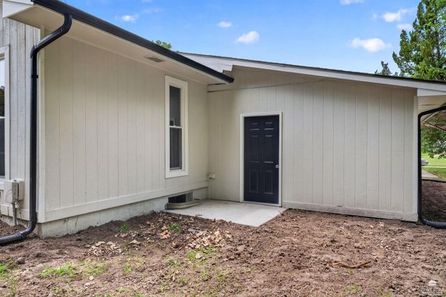 2111 Timbercreek Drive, Manhattan, KS 66502