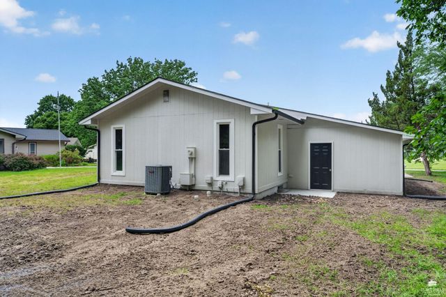 2111 Timbercreek Drive, Manhattan, KS 66502