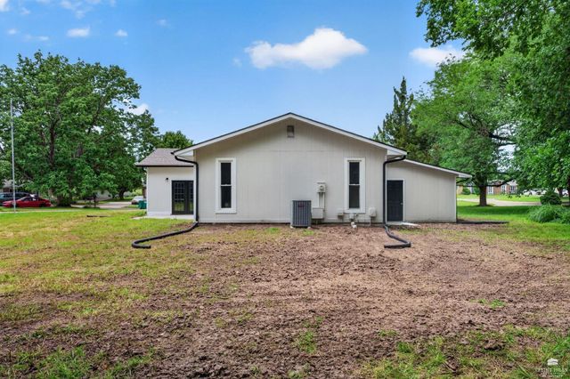 2111 Timbercreek Drive, Manhattan, KS 66502