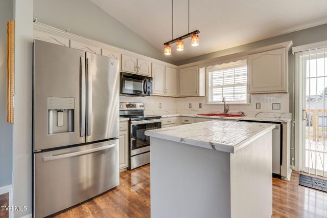 1443 Lonesome Oak Lane, Russellville, TN 37860