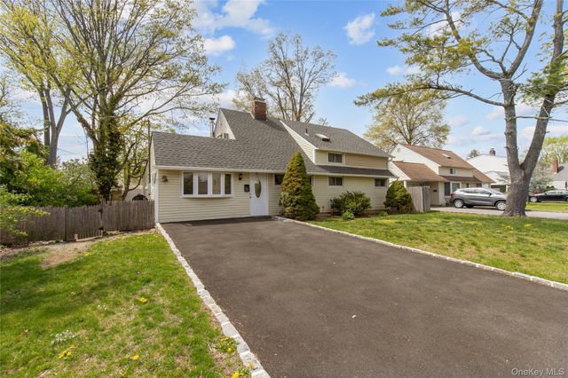 28 Apollo Lane, Hicksville, NY 11801