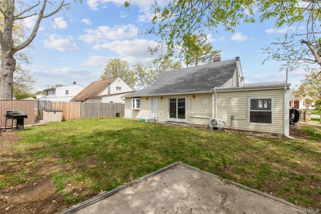 28 Apollo Lane, Hicksville, NY 11801