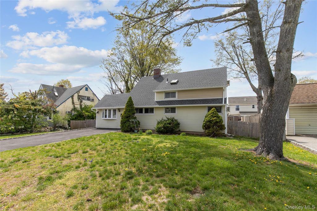 28 Apollo Lane, Hicksville, NY 11801