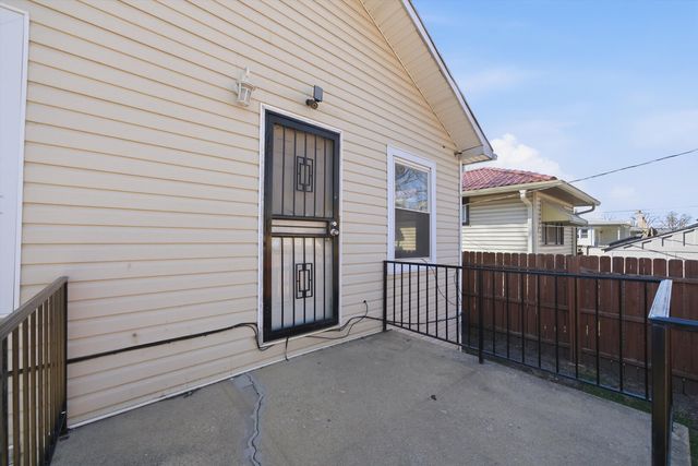 1433 S 21st Avenue, Maywood, IL 60153