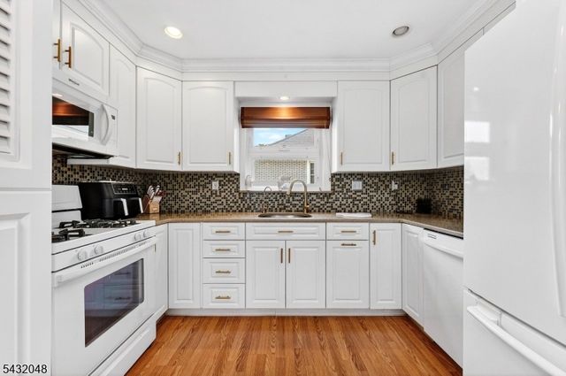21 5Th Ave, Linden City, NJ 07036