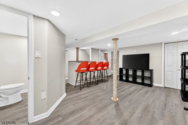 21 5Th Ave, Linden City, NJ 07036