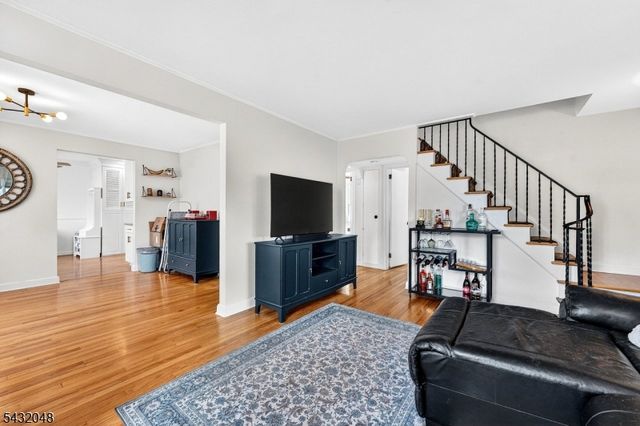 21 5Th Ave, Linden City, NJ 07036