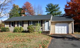 5 Shelley Street, Cromwell, CT 06416