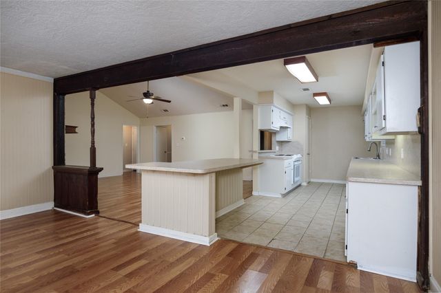 13215 Lake Breeze Lane, Willis, TX 77318