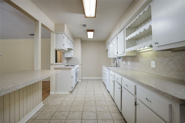 13215 Lake Breeze Lane, Willis, TX 77318
