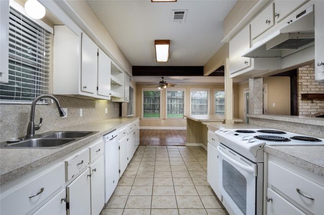 13215 Lake Breeze Lane, Willis, TX 77318