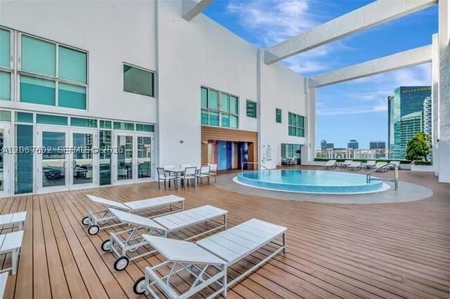 500 Brickell Ave 2706, Miami, FL 33131