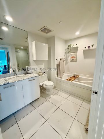 500 Brickell Ave 2706, Miami, FL 33131