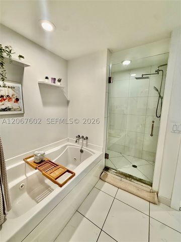 500 Brickell Ave 2706, Miami, FL 33131