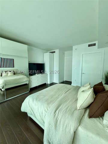 500 Brickell Ave 2706, Miami, FL 33131