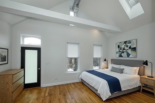 2044 W Race Avenue, Chicago, IL 60612