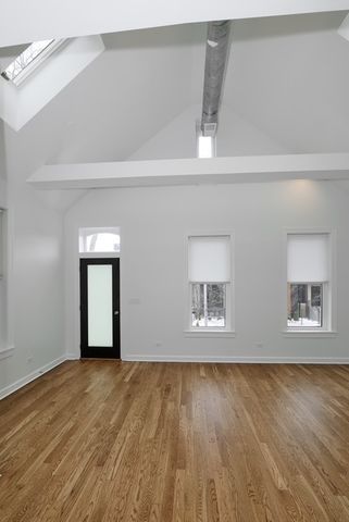 2044 W Race Avenue, Chicago, IL 60612