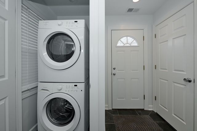 2044 W Race Avenue, Chicago, IL 60612