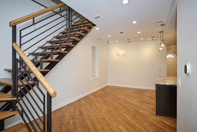 2044 W Race Avenue, Chicago, IL 60612